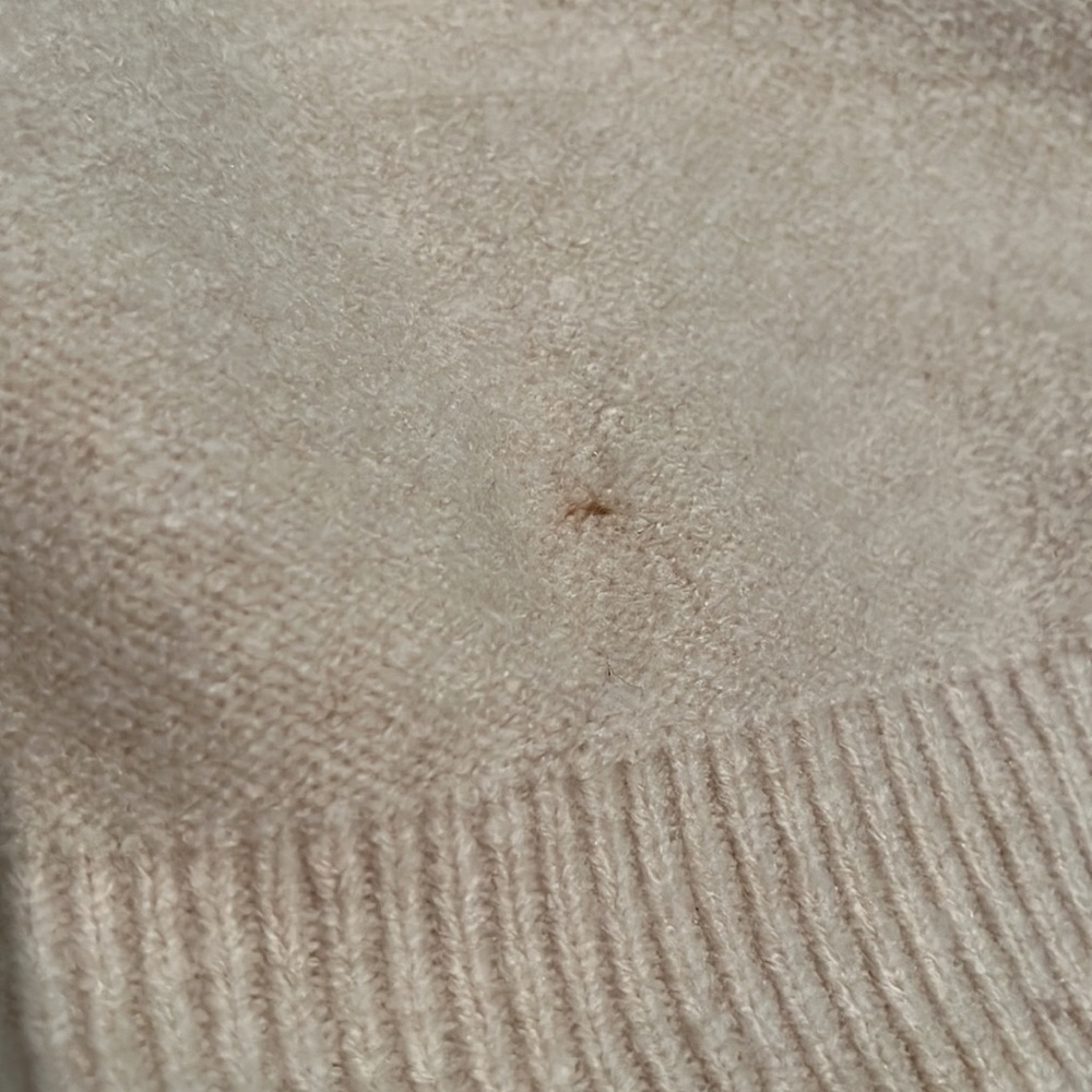 Woman’s Cocobleu cream sweater with gold hearts - Picture 6 of 6